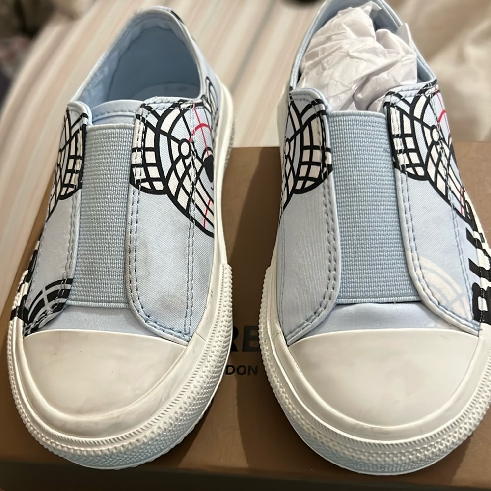 Pale blue low top sneakers - Picture 2 of 5